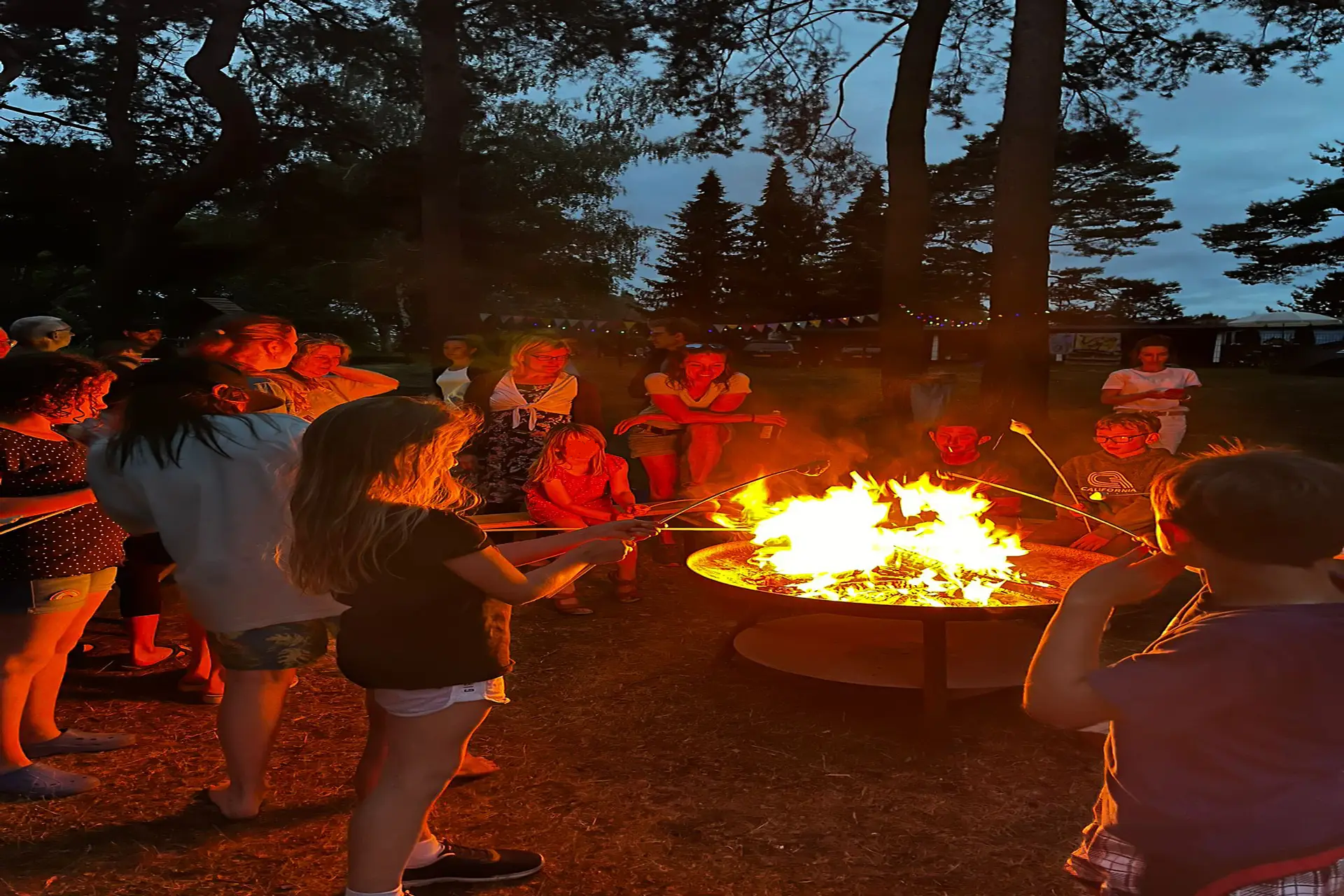 Lagerfeuerromantik im Zeltlager im Albert-Schwarz-Bad Heidenau